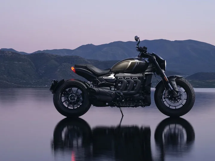 Triumph Rocket 3 Storm au crépuscule